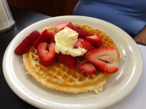 The Red Hut Cafe - Strawberry waffles | Cooking-Outdoors.com | Traveling 4 Food | Gary House