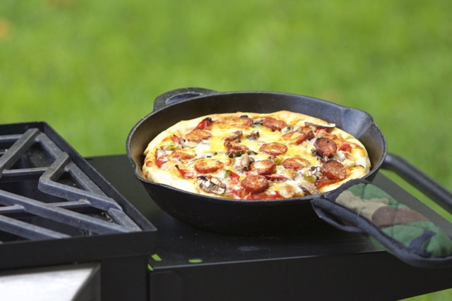 Easy Cast iron skillet Linguica pizza | Cooking-Outdoors.com | Gary House