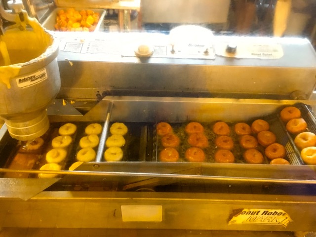 Daily Dozen Doughnuts Machine | Traveling 4 Food | Gary House